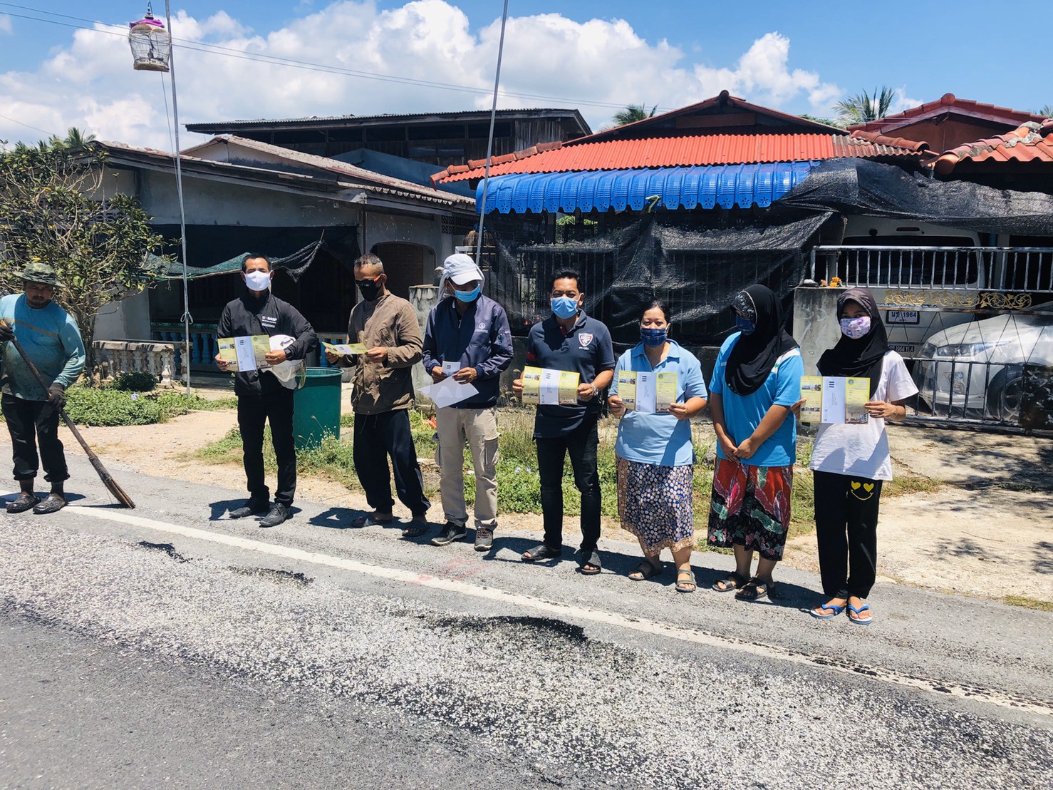 ขทช.สงขลา ลงพื้นที่ปรับปรุงผิวจราจร โดยมีประชาชนเข้ามามีส่วนร่วม สาย สข.3015
